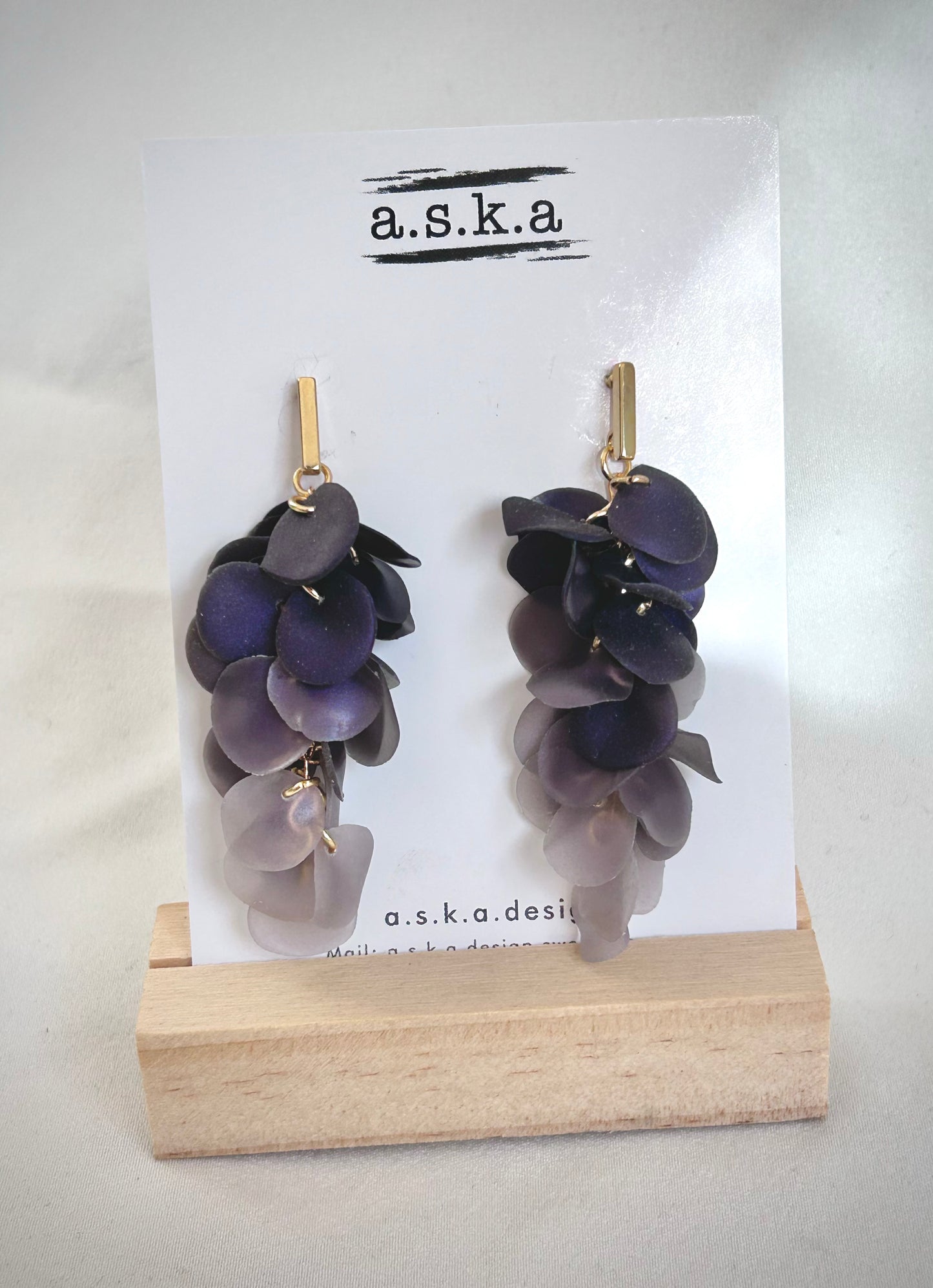 Fading petals plommon