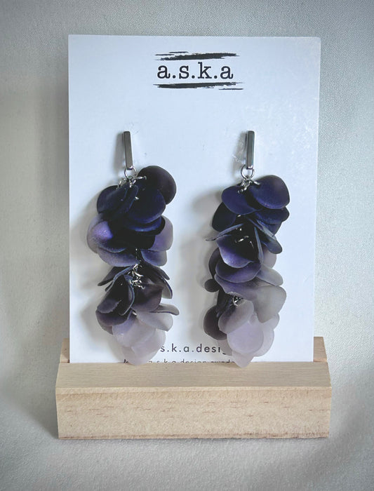 Fading petals plommon