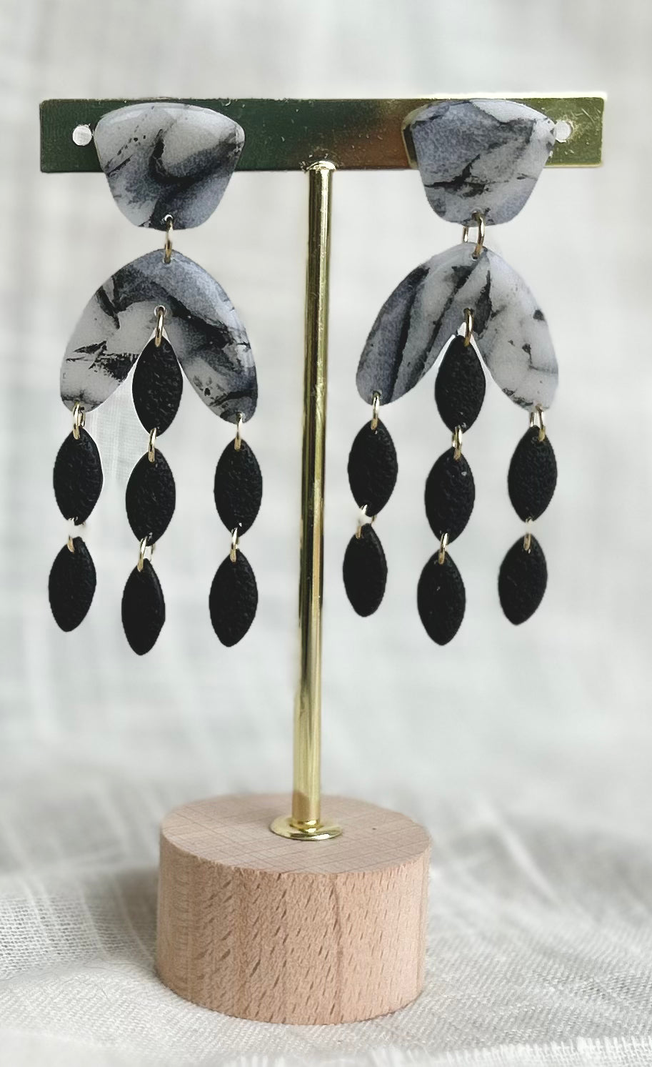 Svart marmor droppar