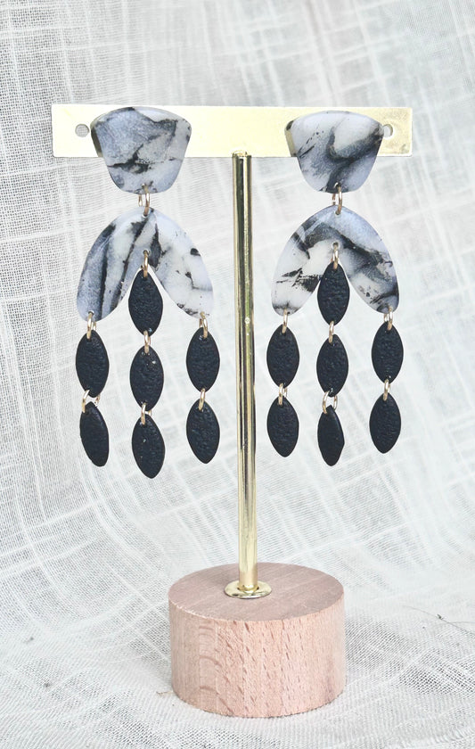Svart marmor droppar