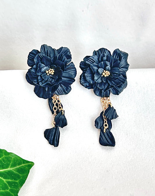 Mia svart med hänge