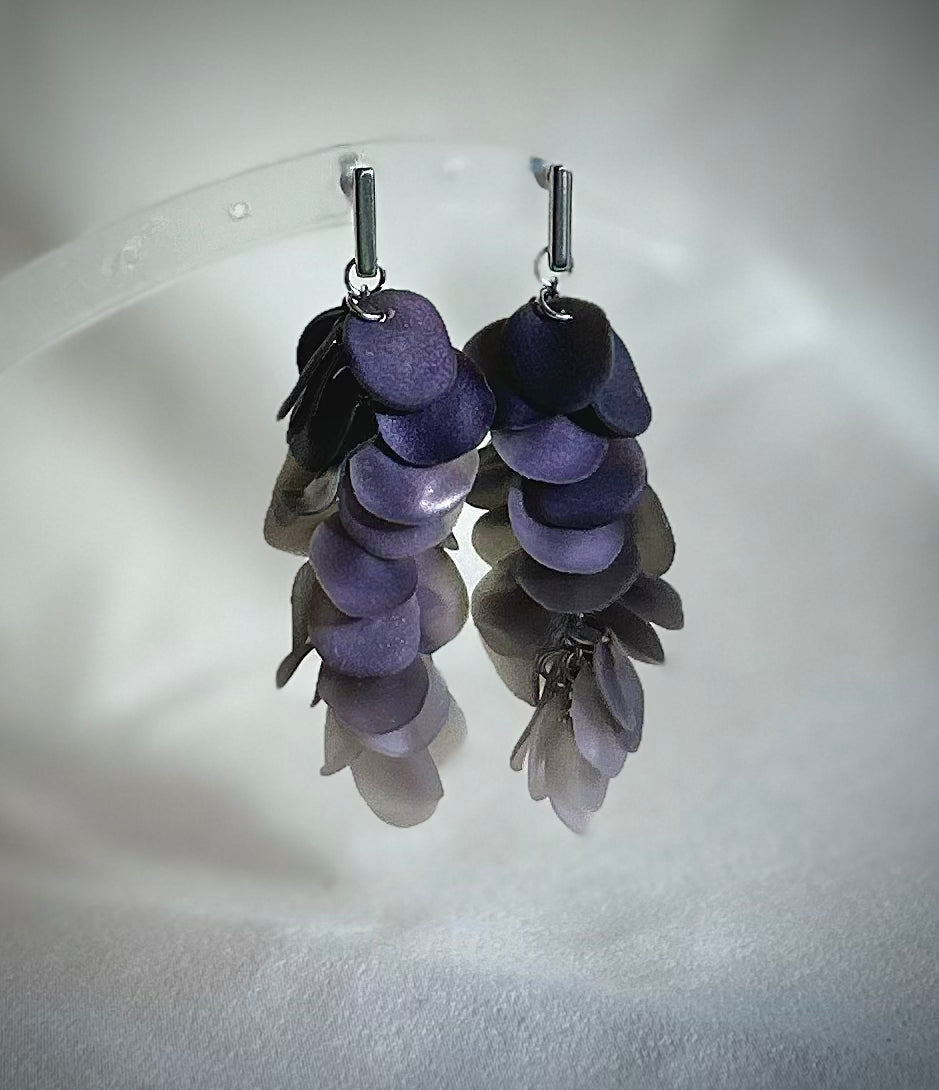 Fading petals plommon