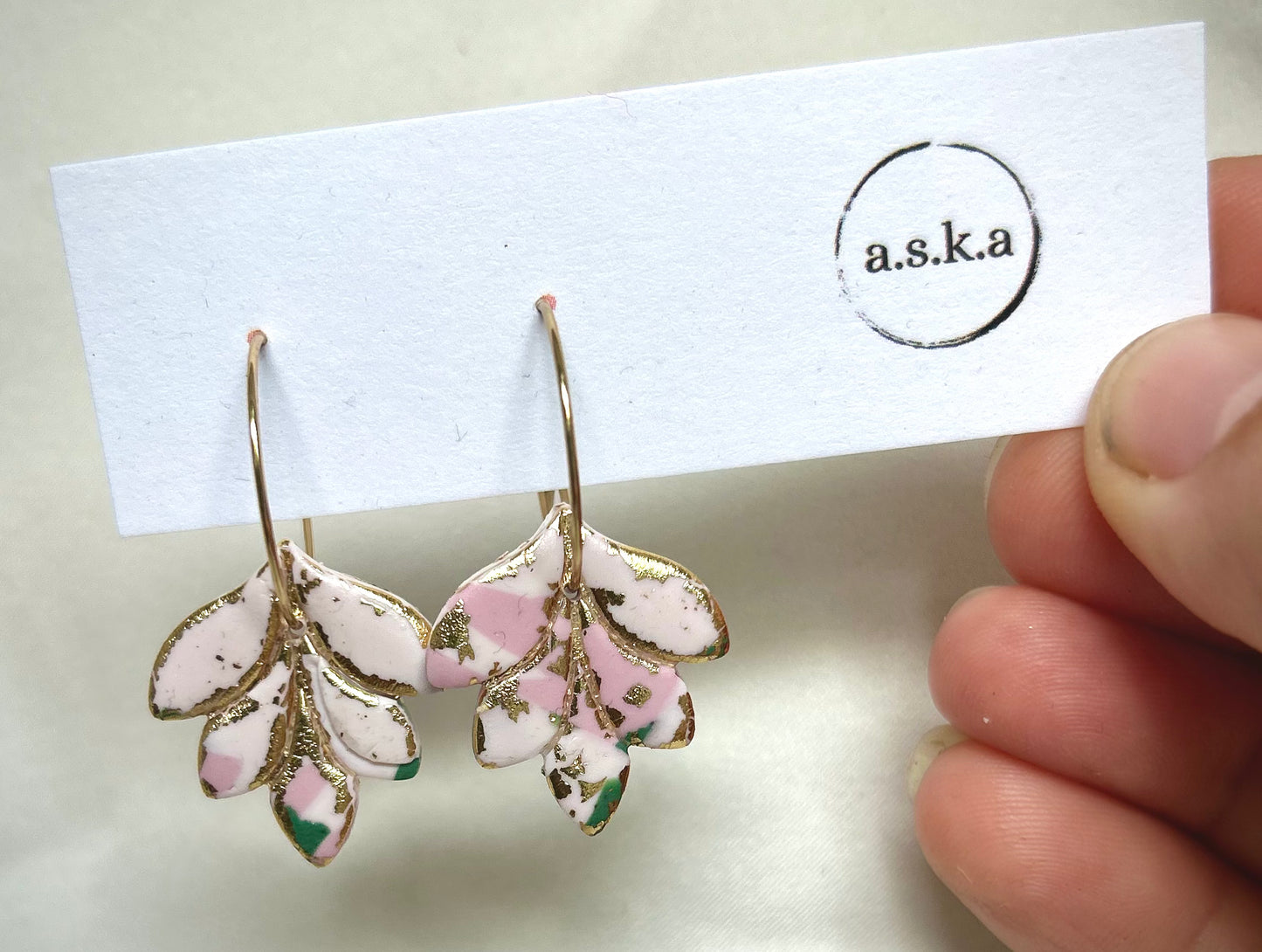 Små löv med goldflakes, flera färgalternativ