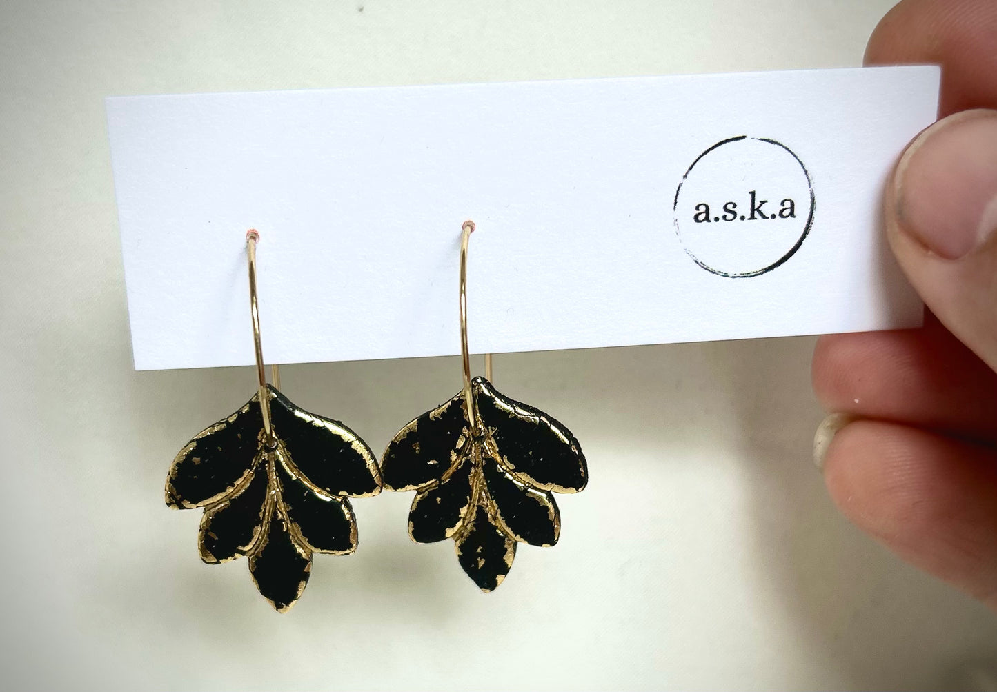 Små löv med goldflakes, flera färgalternativ